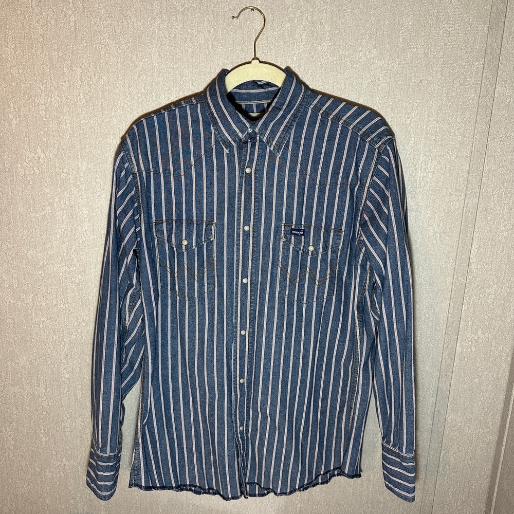 Wrangler Blue and White Cowboy Cut Button Down Shirt